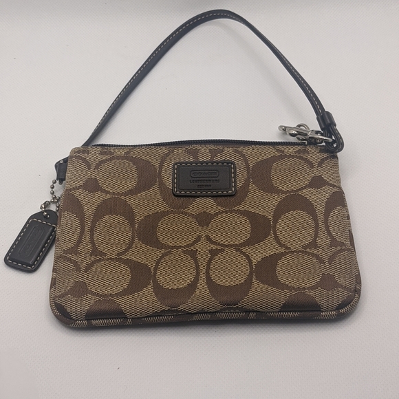Coach Wristlet - Like new! - Picture 4 of 4